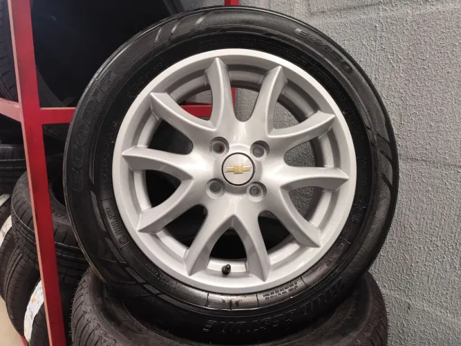 Roda aro 15" GM Chevrolet+ Pneus 185/60 R15"- Aceito Cartão