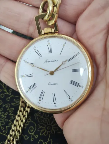 Lindíssimo relógio vintage de bolso Mondaine, folhado a ouro 