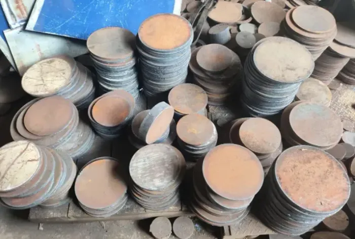 Discos, tubos redondos, Metalons E Cantoneiras: Tudo Em Ferro E Aço