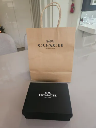Caixinha para carteira, cinto fino ou lenço Coach