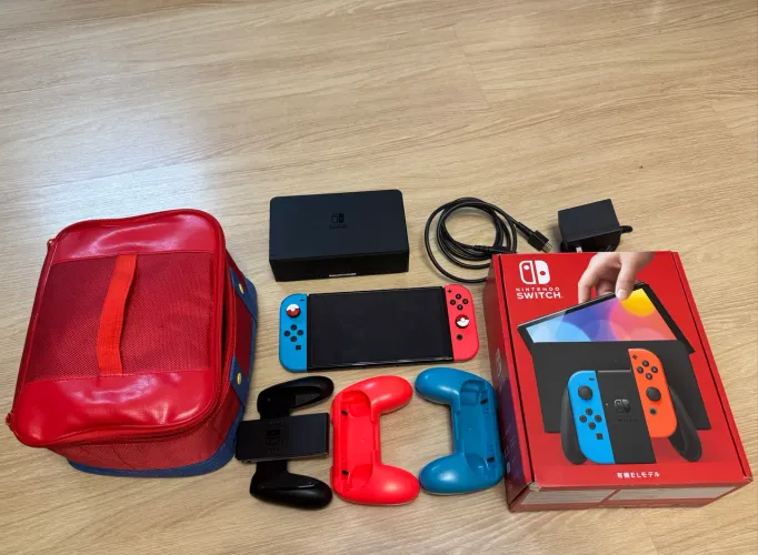 Nintendo Switch OLED + Case Mario Bros + 2 Controles + Acessórios