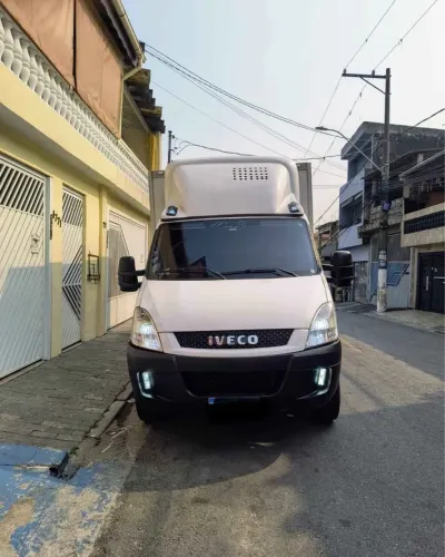 Iveco Baú refrigerada ano 2015
