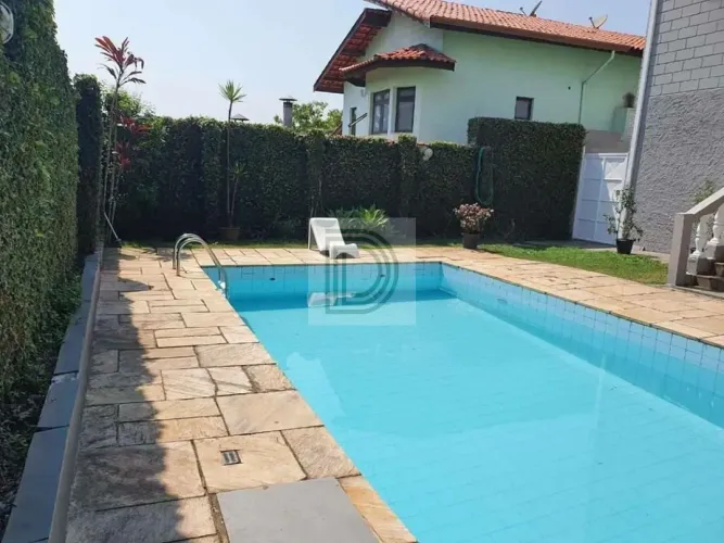 Excelente casa em condomínio no melhor da Granja Vianna.