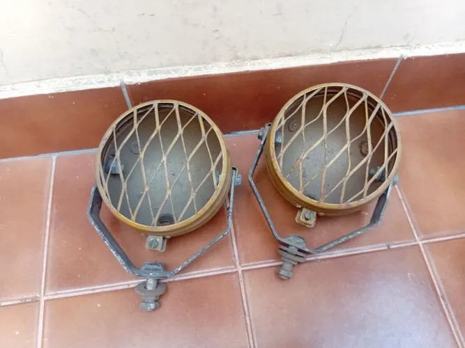 Carcaça farol milha trator ou jeep rural novíssimo 