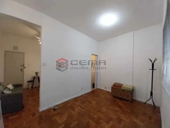 Kitnet/Conjugado : / Residencial / Flamengo