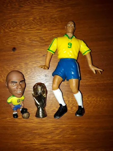 Miniatura Colecionável: Ronaldo Fenômeno Seleção Brasileira