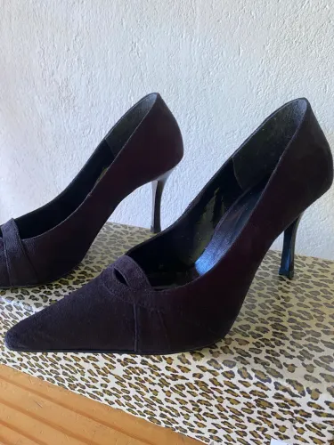 scarpin preto de camurça anne claude 36