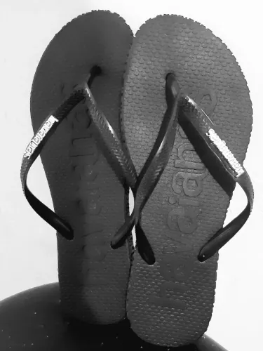 Chinelo Havaianas Slim, tamanho 37/38, quase nunca usado.