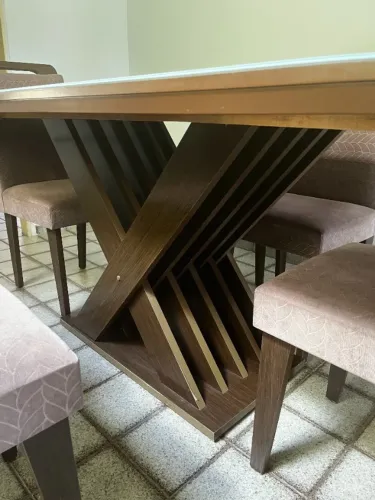 Vendo mesa de jantar com 6 lugares