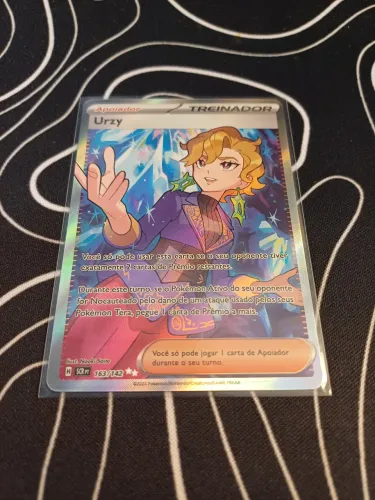 [NM] Apioador Urzy (163/142) da coleção Coroa Estelar (2024) com sleeve transparente