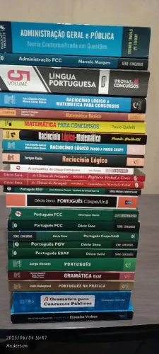 Livros de português e Matemática e Raciocínio Lógico para Concursos 