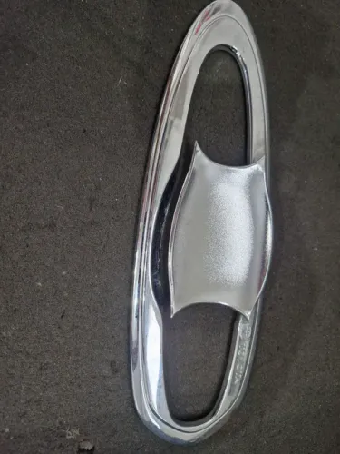 Moldura cromada da maçaneta Diant Esquerdo Toyota Hilux Genuina