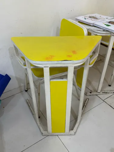 Conjunto mesa e cadeiras escolar