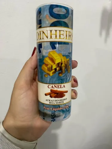 Vela de canela atrai dinheiro e boa sorte