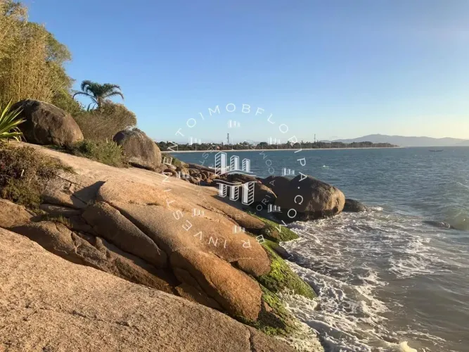 AMPLO TERRENO FRENTE MAR NA PRAIA DA DANIELA