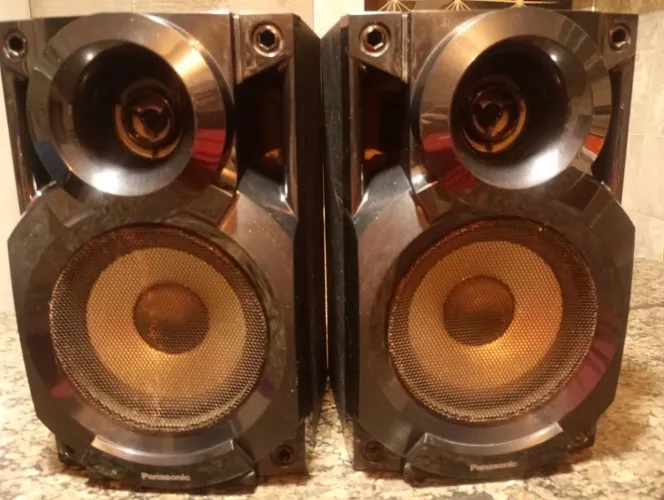 PAR DE CAIXA DE SOM PANASONIC ACÚSTICA. 