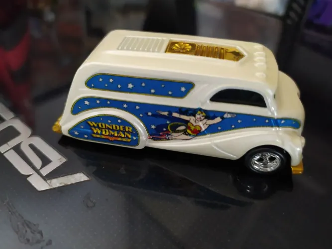 Hot Wheels Deco Delivery
