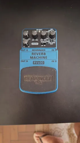 Pedal de Reverb Behringer RV600