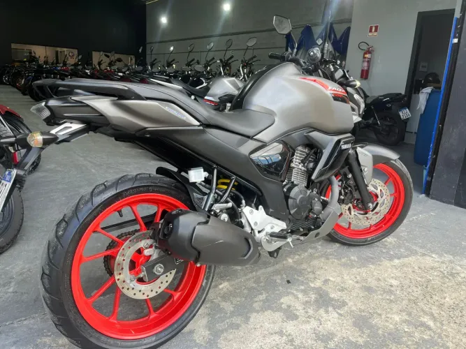 YAMAHA FZ15 2025
