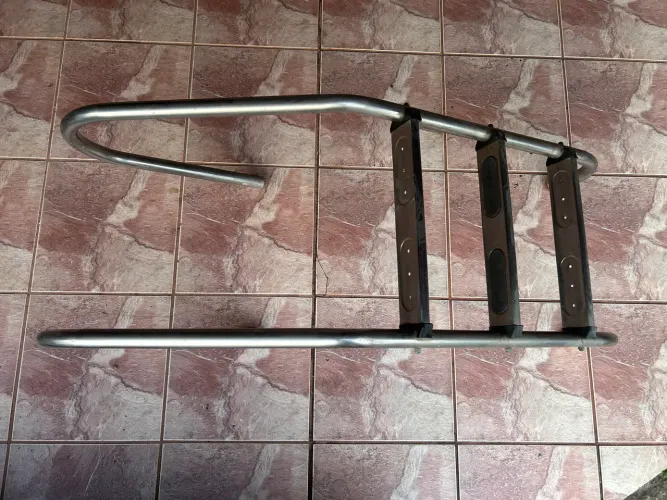 Escada para piscina em inox