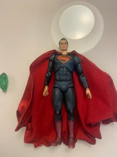 Superman Mafex para restauro