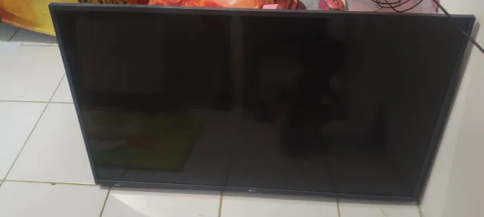 Tv smart LG de 40, retirada de peças