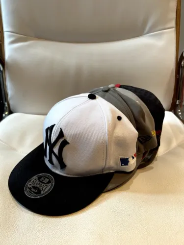Kit 5 Bonés Streetwear / Aba Reta - New Era, Chicago Bulls, NY, Oakley e Hurley