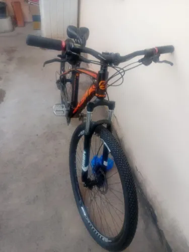 vende se uma bicicleta aro 29 muito conservada número de telefone *