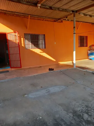 Vendo uma casa em ilha comprida.