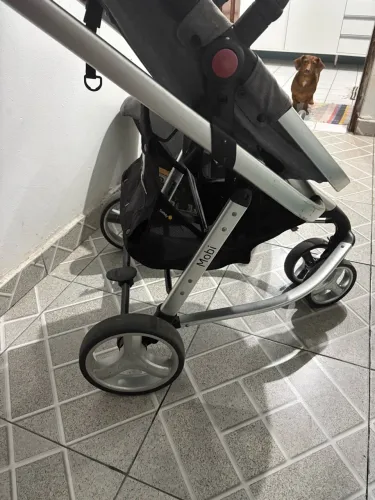 CARRINHO DE BEBÊ E BEBÊ CONFORTO SAFETY