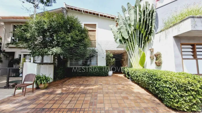 Oportunidade: Casa de Vila no Jardim Paulista.