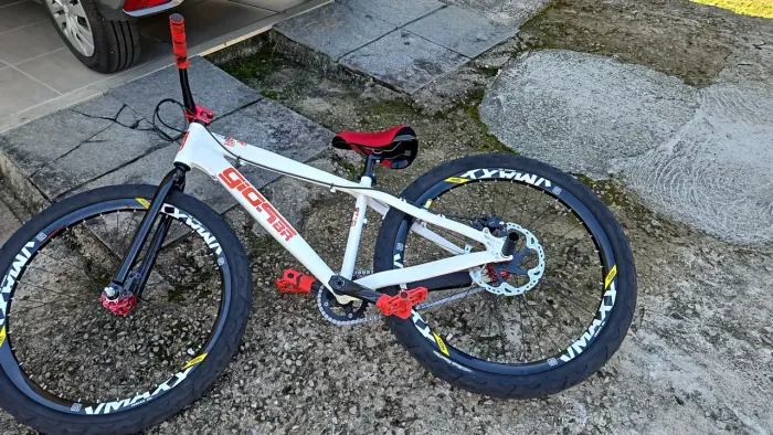 Bicicleta Gios 4 Trix branca e vermelha completa