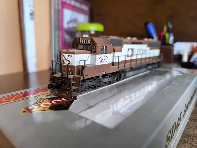 LOCOMOTIVA PROTO2000 HO - CUSTOMIZADA DDM 45 # 1830