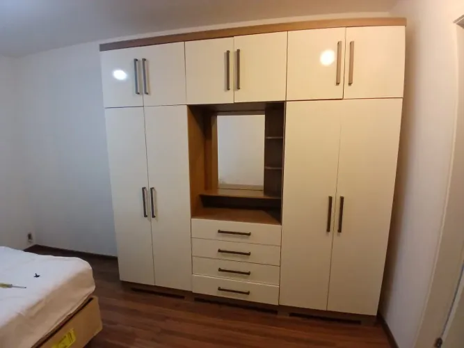 Guarda roupa 6 portas estilo Capelinha com penteadeira e 4 gavetas