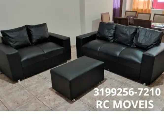 Sofá em Couro Sintético 3 e 2 Lugares com Puff D33 Novo