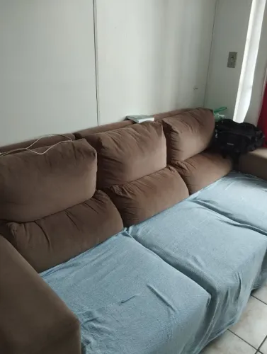 VENDE - SE  SOFÁ RETRATIO EM ÓTIMO ESTADO, NÃO ESTA RASGADO, RETIRAR EM TAGUATINGA NORTE 