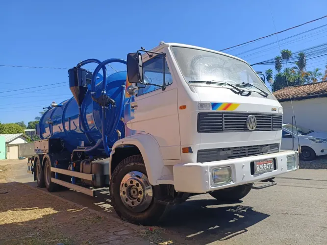 Caminhão limpa fossa