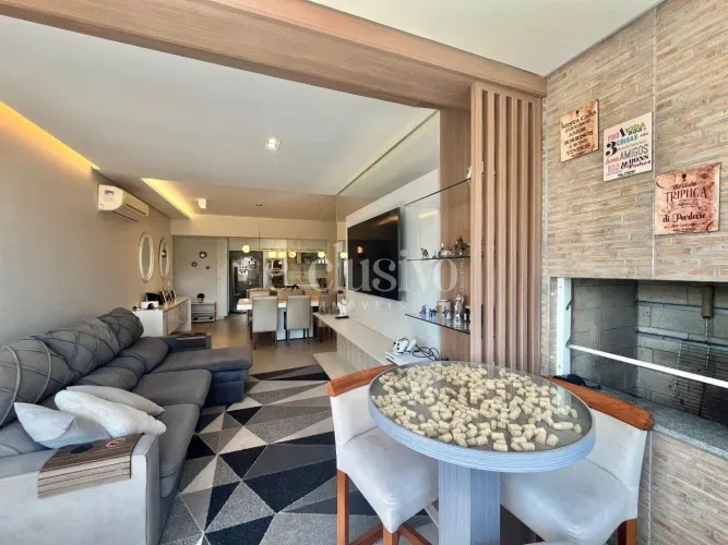 Apartamento com 3 dormitórios sendo 2 suítes no Estreito - Reformado