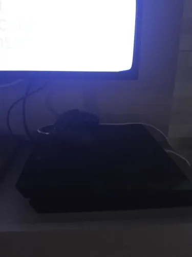 PS4 seminovo com dois controles