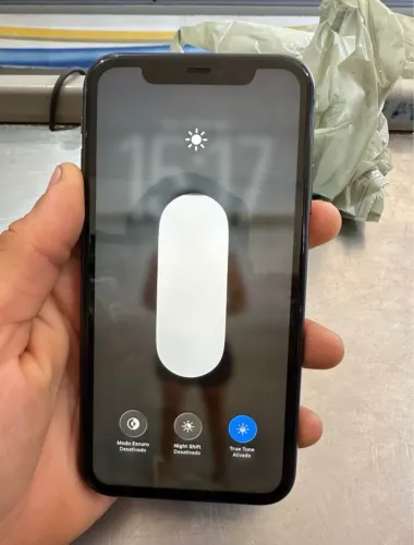 iPhone 11 na cor preta