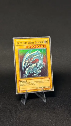 Yugioh Blue Eyes White Dragon - Dragão Branco de Olhos Azuis