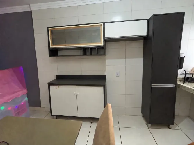 ARMÁRIO DE COZINHA