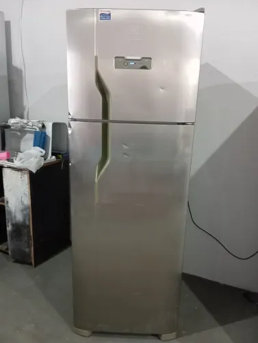 Geladeira Eletrolux Frost Free funcionando perfeitamente