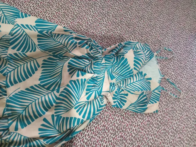 Vendo roupas de bazar 10 mil peças .valor 3.500,00mil aceito trocar em um carro. 