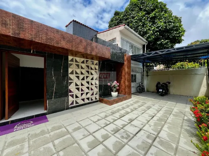Casa perto do Compaz da Abdias de Carvalho