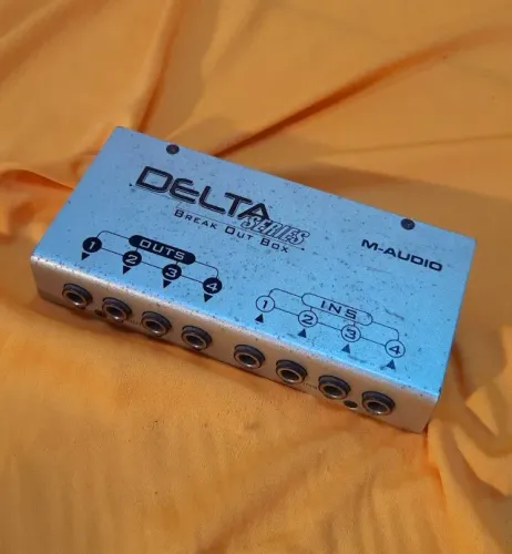 Interface delta series break out box m audio 4 in 4 out 