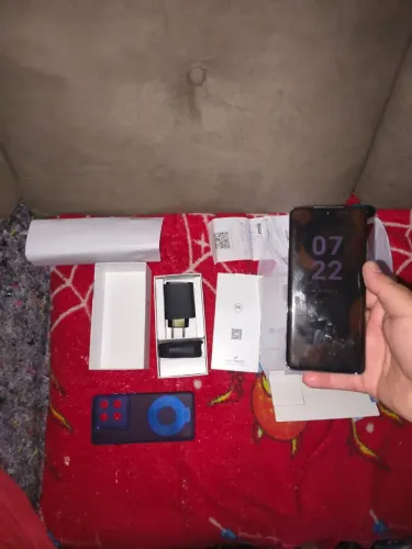 Vendo Motorola Edge 60 pro 512gb/12 de Ram cor Cinza aparelho está semi-novo impecável