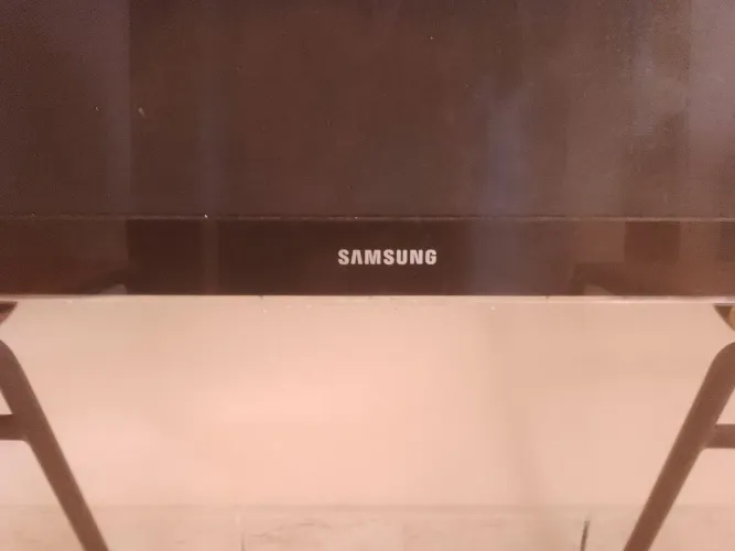 TV SAMSUNG 58' PLASMA QUEBROU BASE BATEU TRASEIRA PAROU FUNCIONAR, LUZ VERMELHA ACENDE