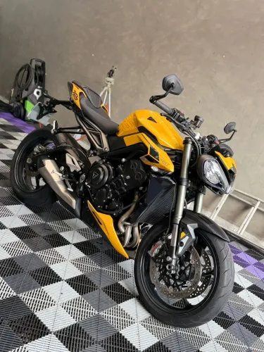 STREET TRIPLE 765 RS 