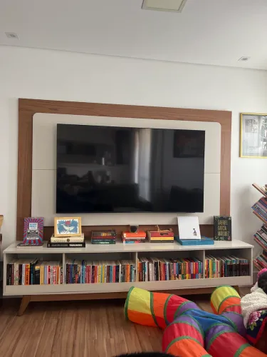 VENDO PAINEL DE TV + RACK (em perfeito estado)
